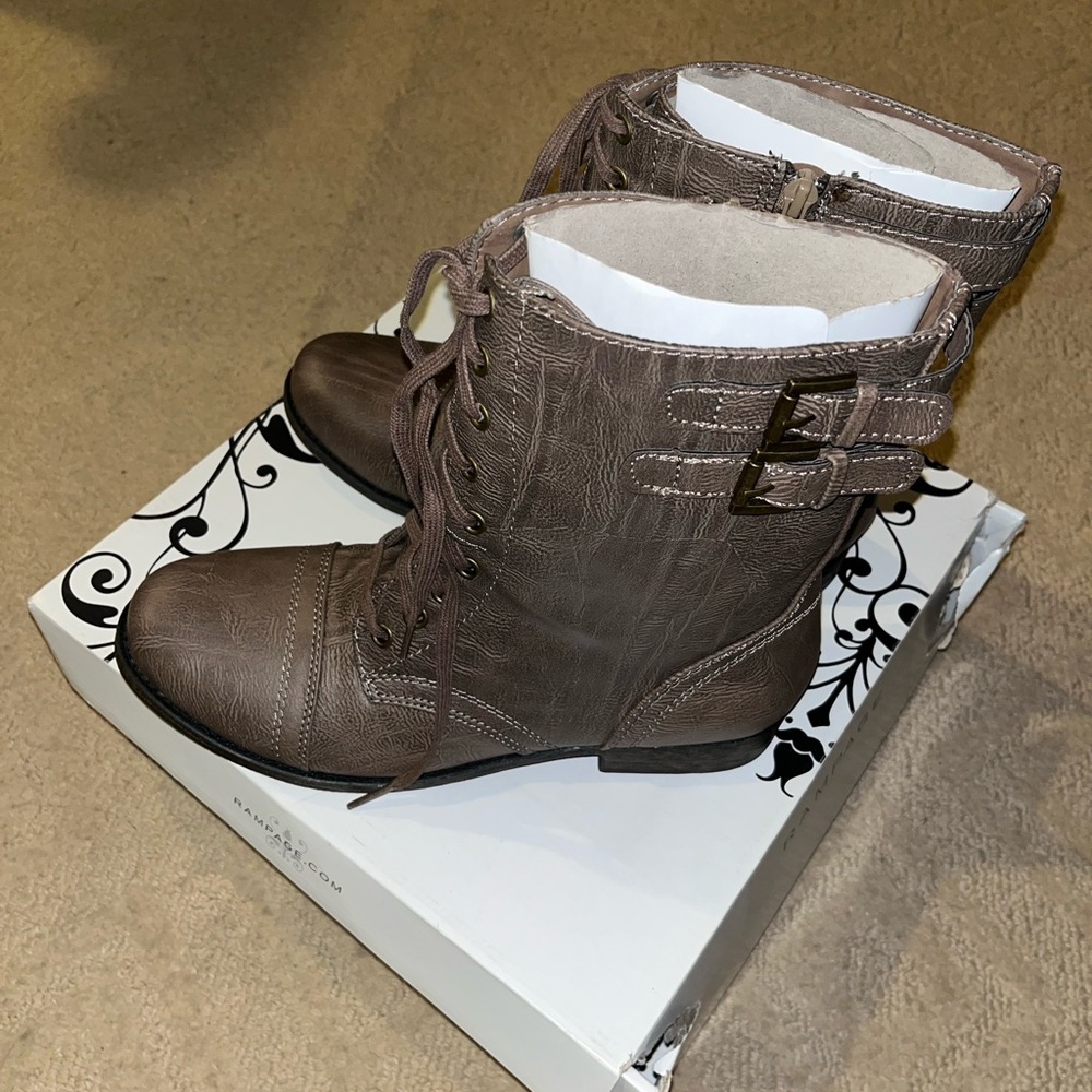 Buckle combat boots